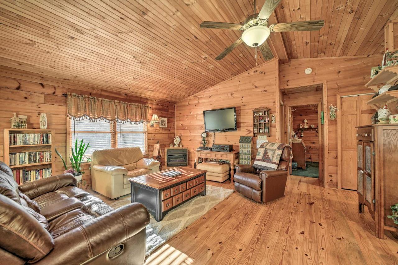 Franklin Cabin With Porch Near Hiking And Waterfalls! Exterior photo